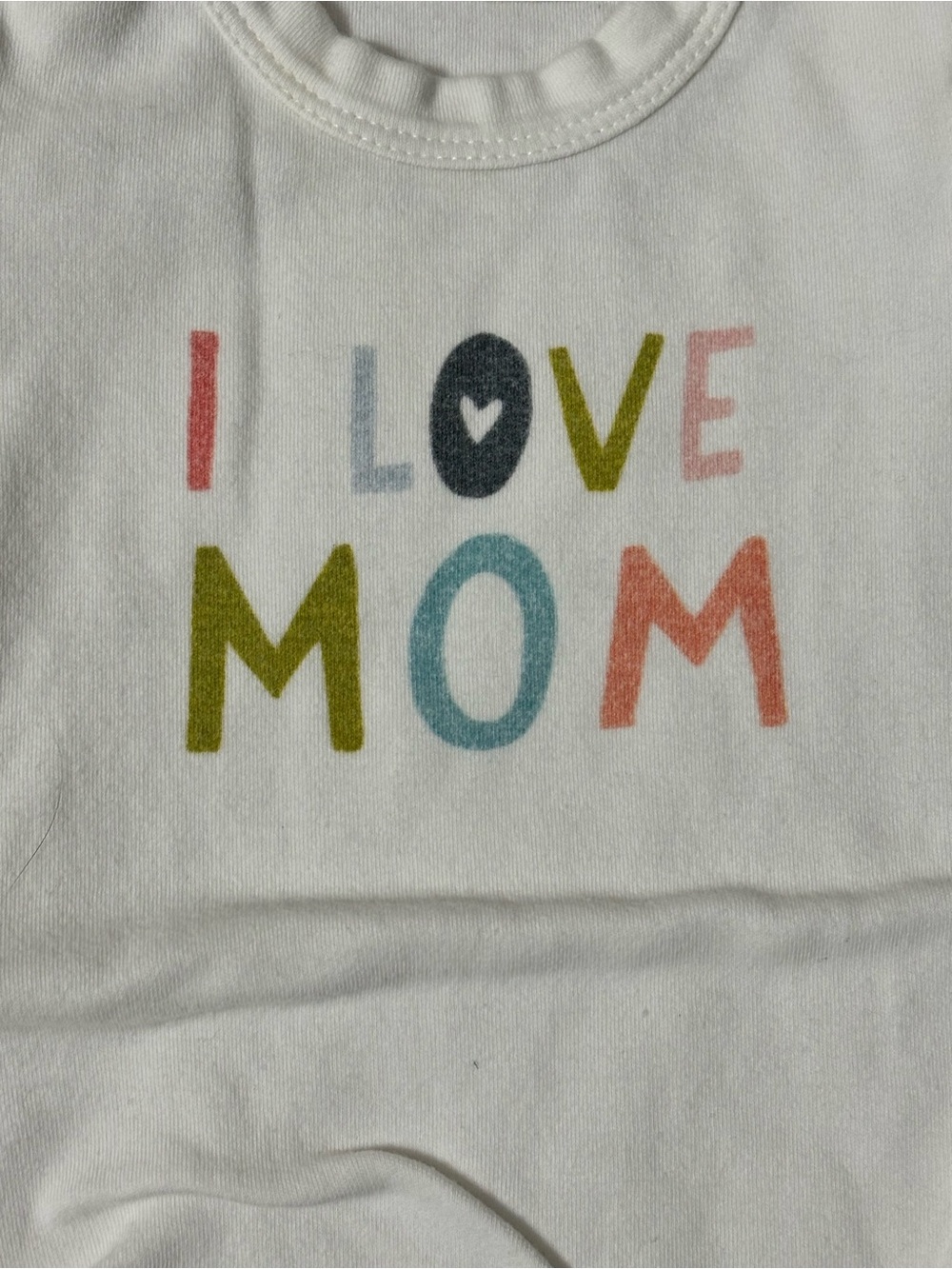 🎉(6-9m) Finn + Emma “I Love Mom” Onesie - Picture 3 of 4